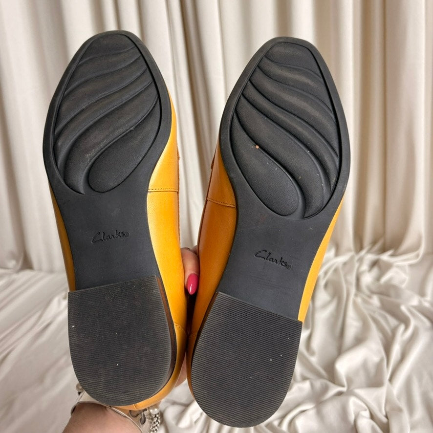 Clarks Juliet Coast Egg Yolk Yellow Leather Loafers - Size 7.5