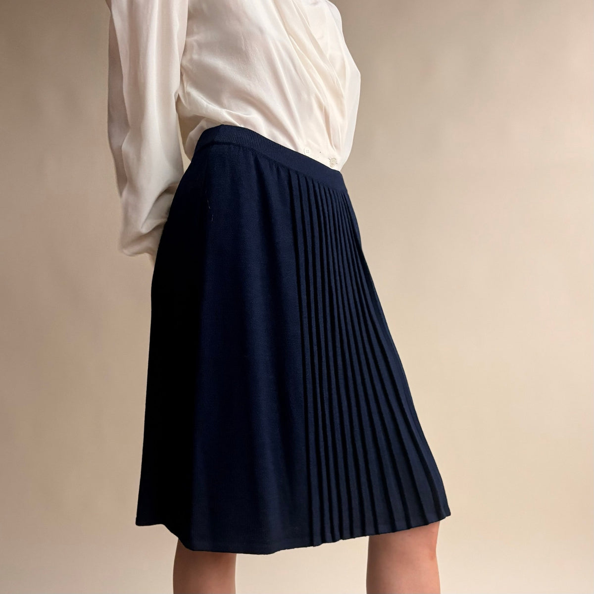 St. John Navy Pleated A-Line Knit Skirt - Made in USA, Size 4