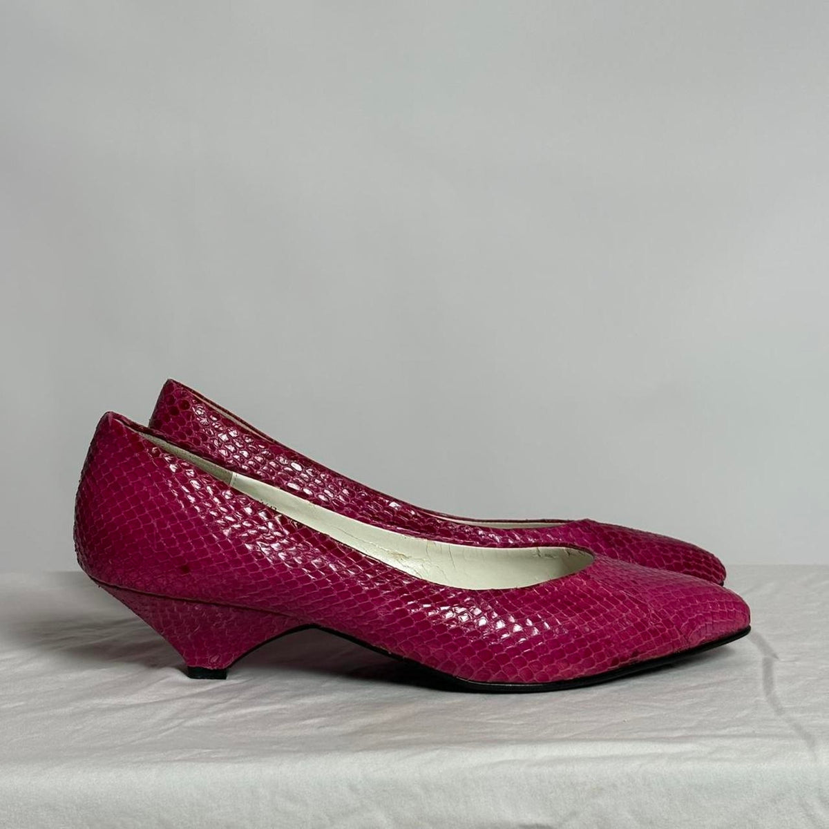 Vintage Impo  Fuchsia Snake Skin Kitten Heels - 6.5