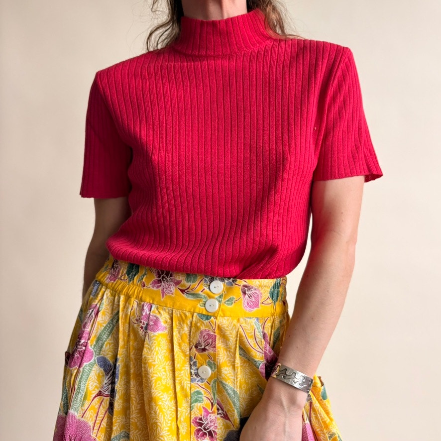 St. John by Marie Gray Red Ribbed Top - Mock Neck, Short Sleeve, Size S