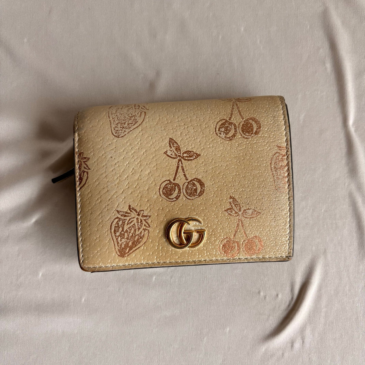 Gucci GG Marmont Berry Print Wallet - Cream, Gold Hardware- 2020