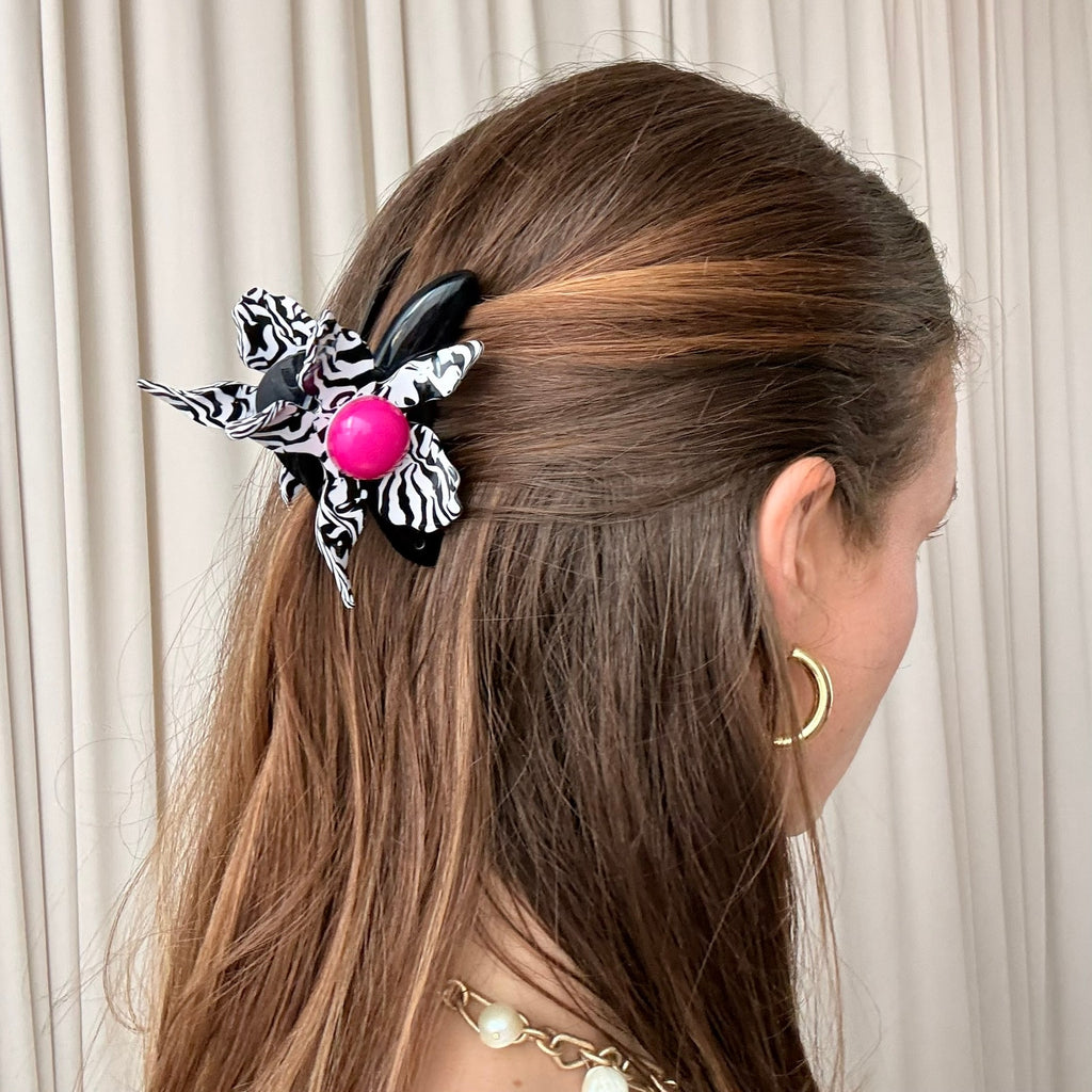 Black & White Flower Claw Clip - Hot Pink Center, 80s Vintage