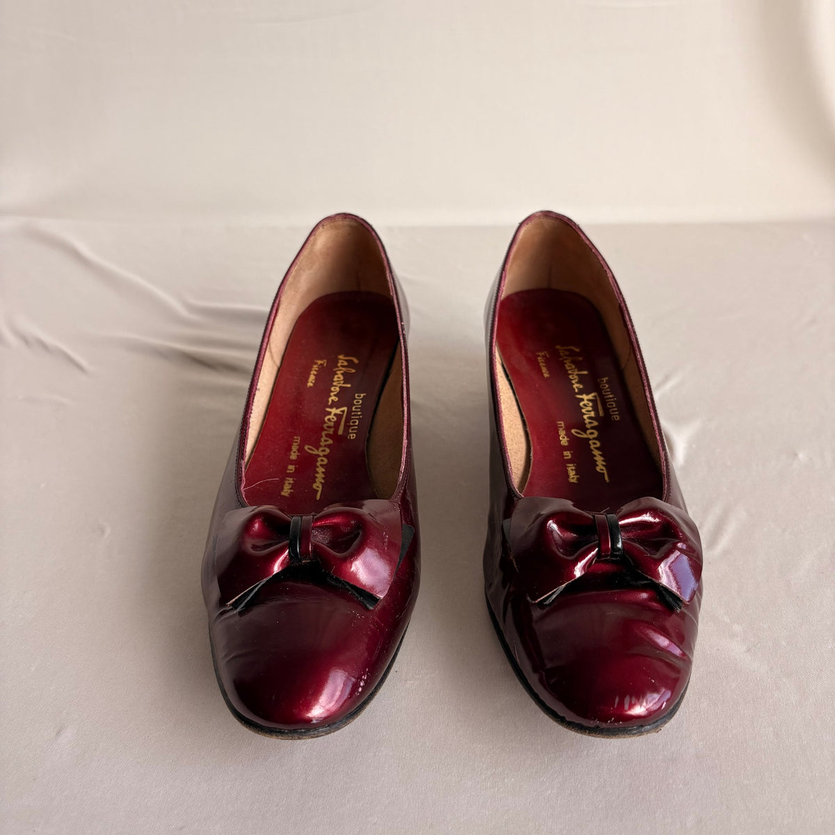 Vintage Salvatore Ferragamo Burgundy Patent Leather Bow Heels - 90s, 7.5