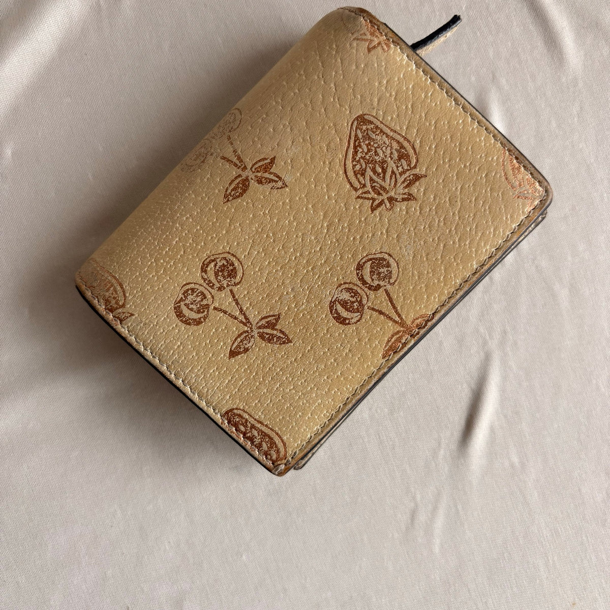 Gucci GG Marmont Berry Print Wallet - Cream, Gold Hardware- 2020