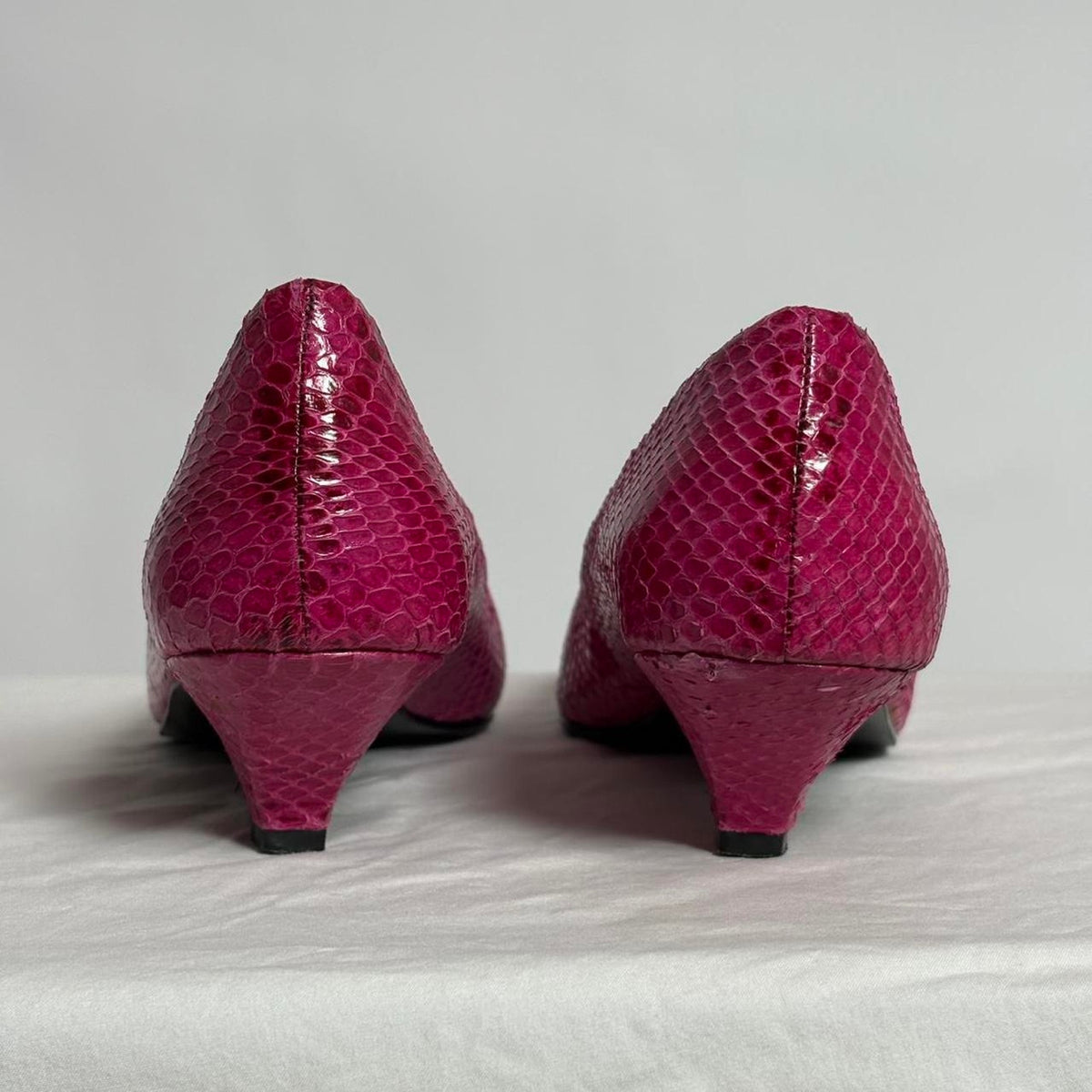 Vintage Impo  Fuchsia Snake Skin Kitten Heels - 6.5