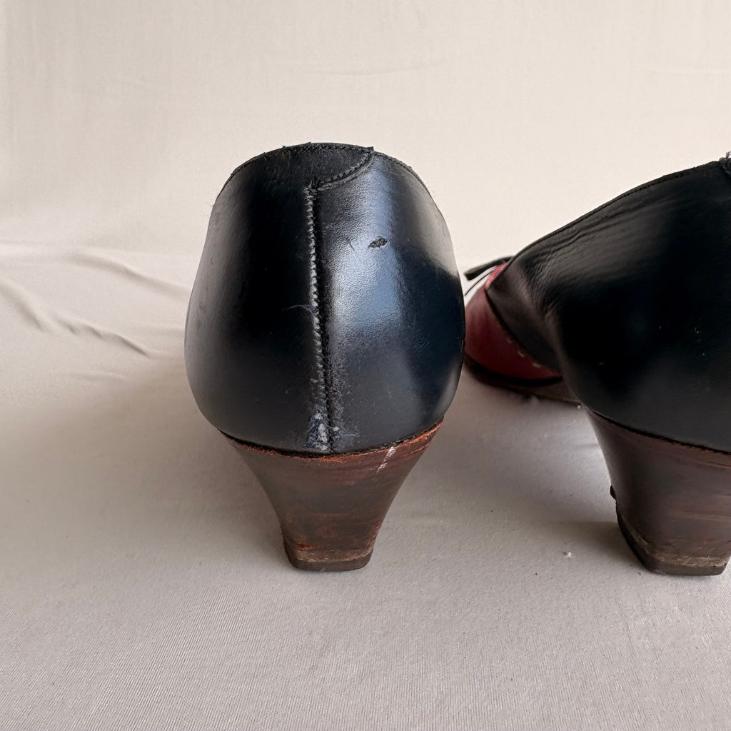 Vintage 1950s Saks Fifth Avenue Red & Navy Leather Lace-Up Pumps - US 7