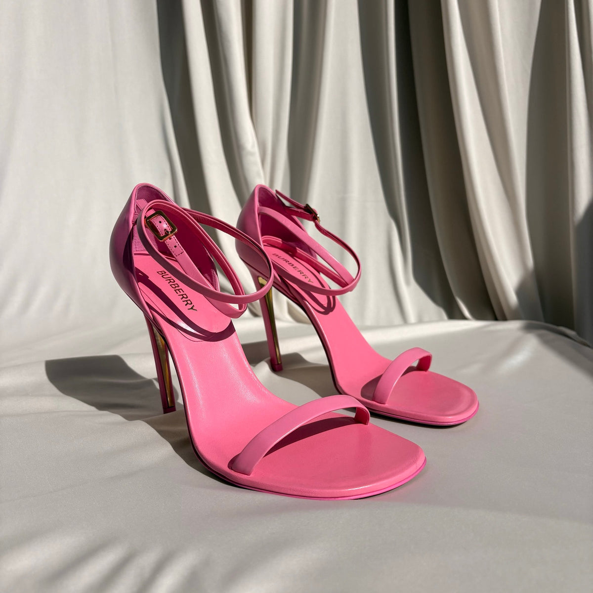 Burberry Octavia 100mm Pink Leather Strap Sandals Gold Accents Size EUR39 US8