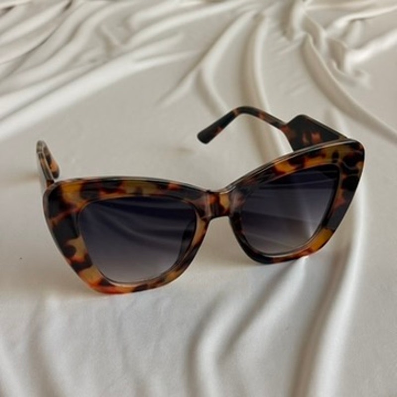 Oversized Tortoiseshell Cat-Eye Sunglasses - Blue Gradient Lenses, Brand New