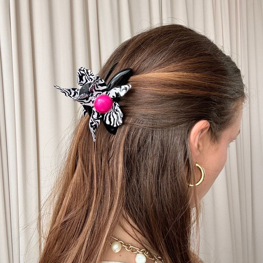 Black & White Flower Claw Clip - Hot Pink Center, 80s Vintage